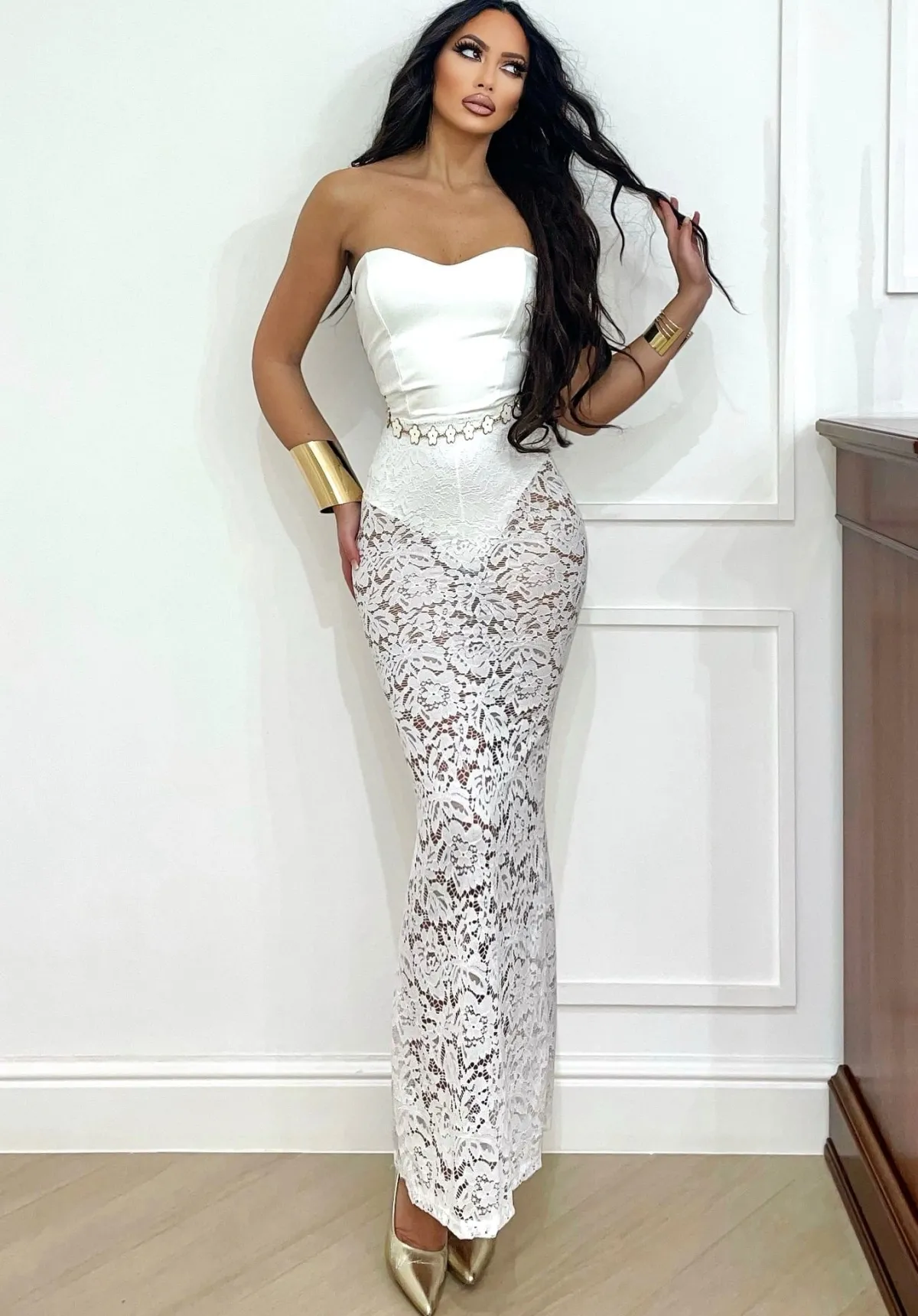 Outlet Abito in pizzo bianco con body Abiti