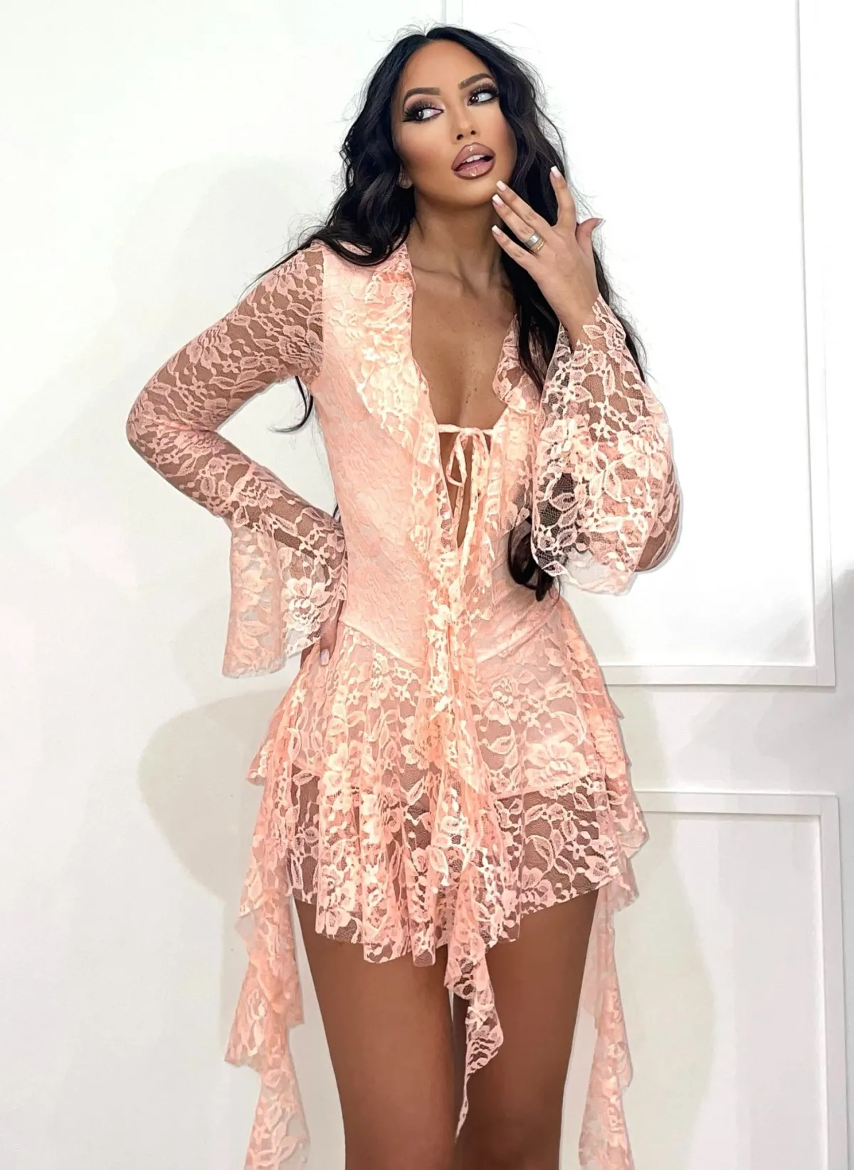 Outlet Abito in pizzo rosa con rouches Abiti