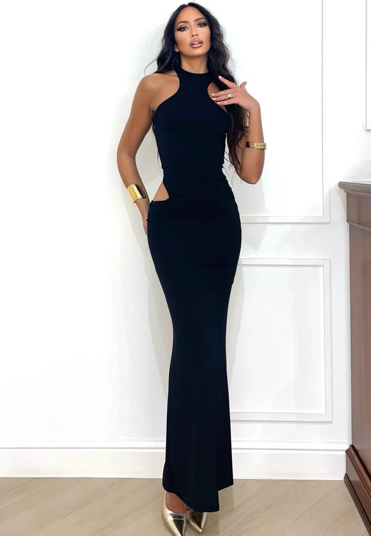 Outlet Abito lungo nero con choker e apertura laterale Abiti