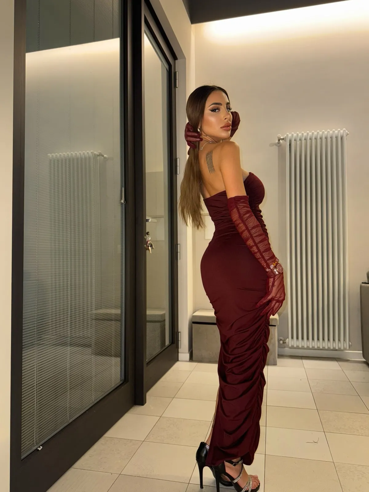 Discount Abito midi bordeux con guanti Abiti