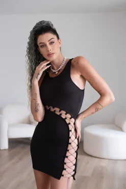 Online Abito nero con maxi apertura con catenina Abiti