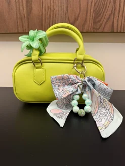 Online Borsa lime con charm Borse