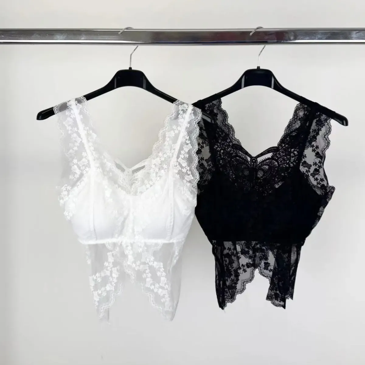 Online Bralette in pizzo con farfalla Bluse & Top
