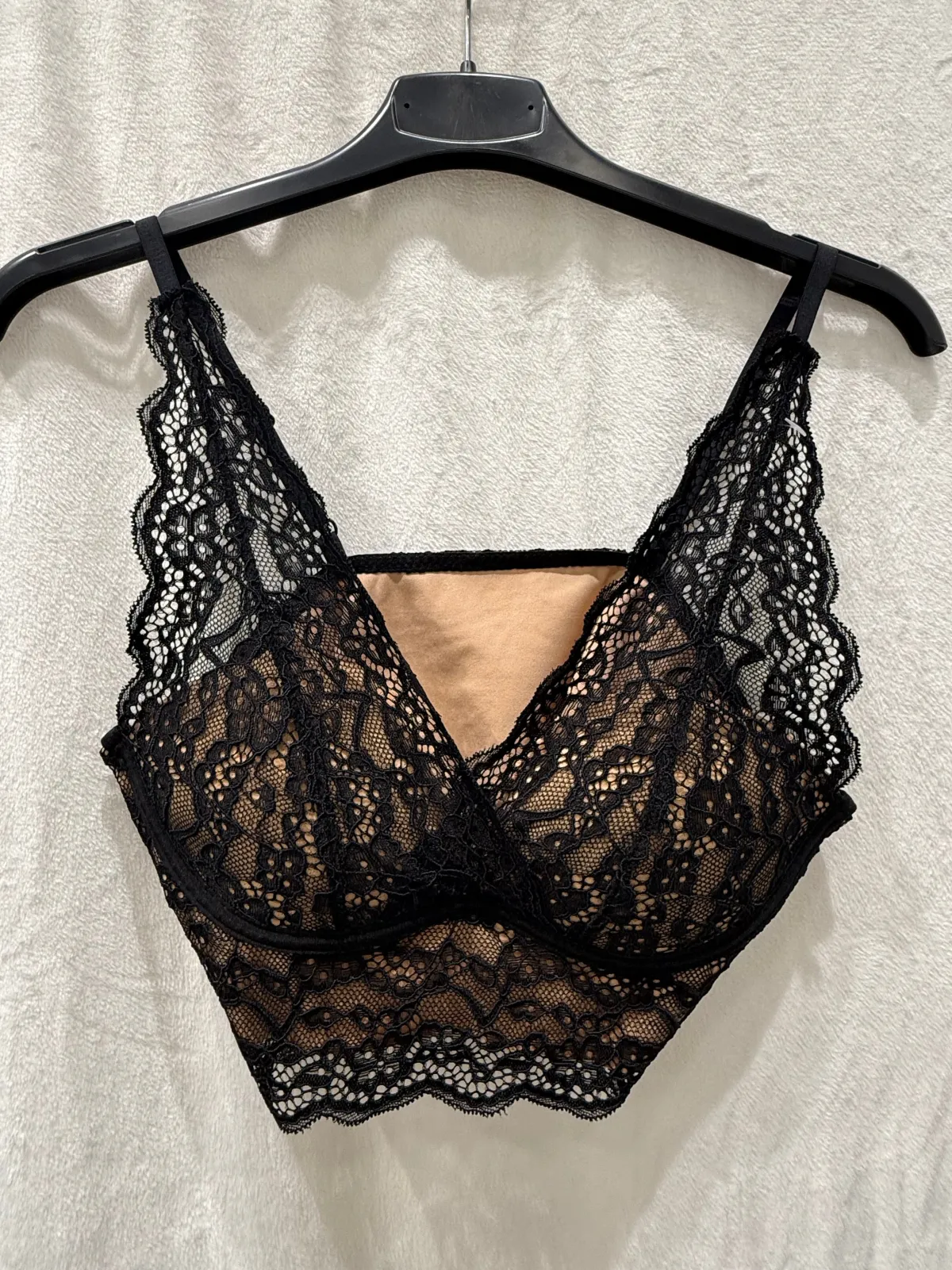 Outlet Bralette in pizzo nero nude Bluse & Top