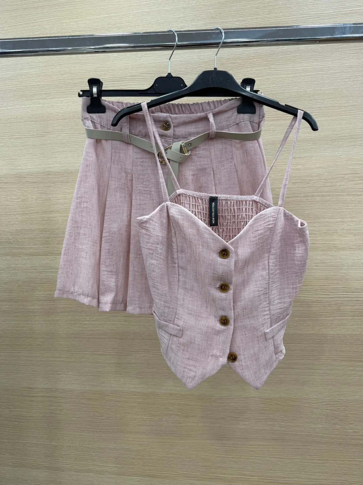 Best Completo top e short con cintura cipria Completi & Tute