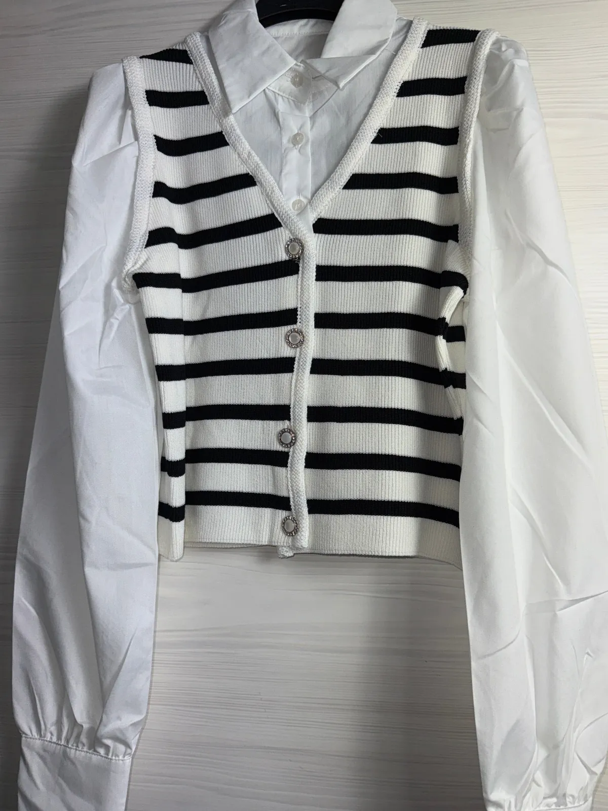 Outlet Maglioncino con camicia Bluse & Top
