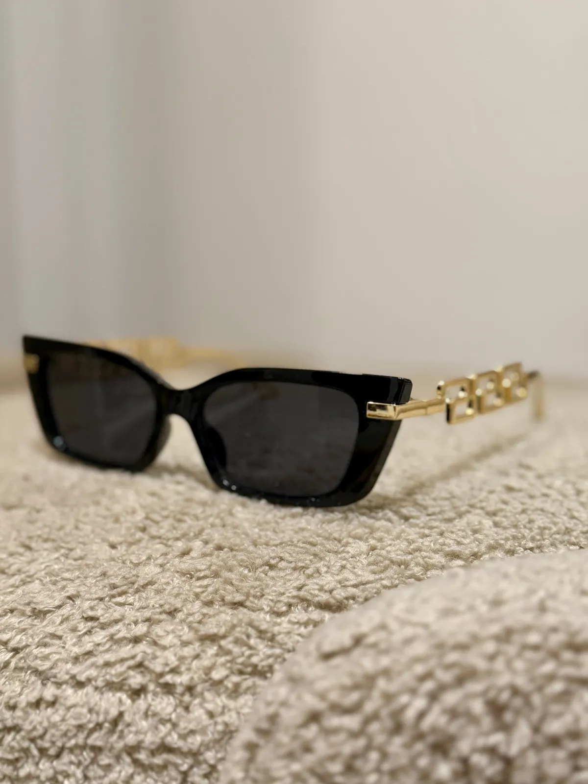 Clearance Occhiale nero cat stecche gold lenti nere Occhiali