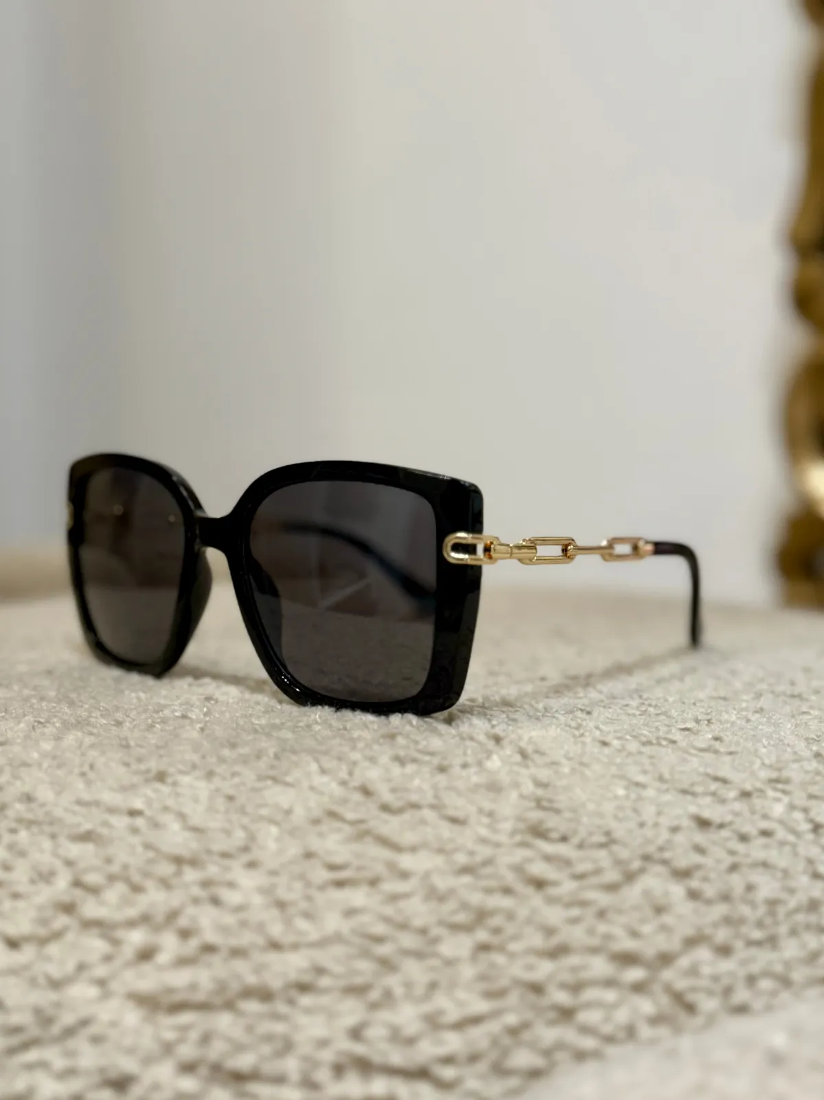 New Occhiale nero stecche con catena Occhiali