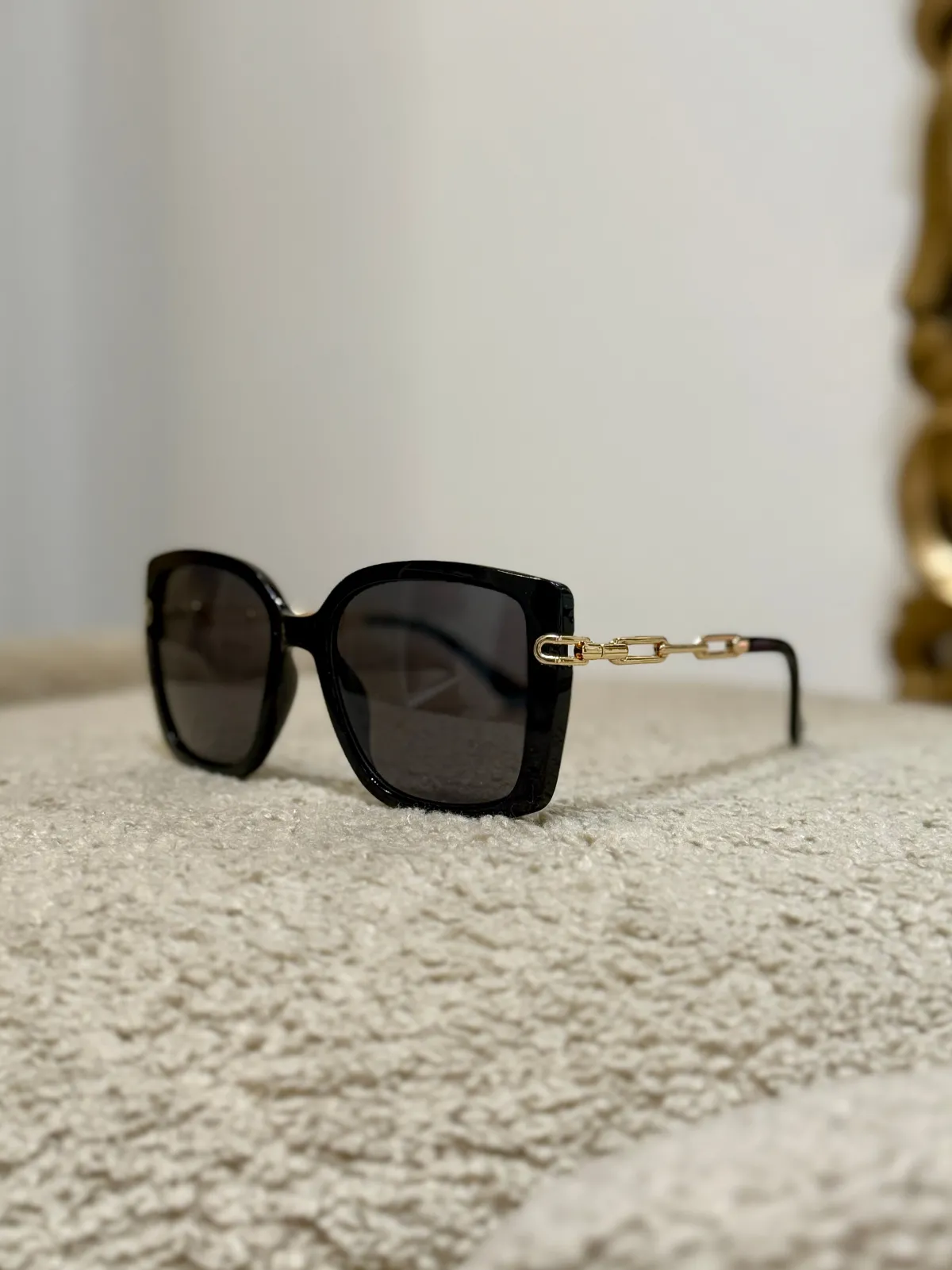 New Occhiale nero stecche con catena Occhiali
