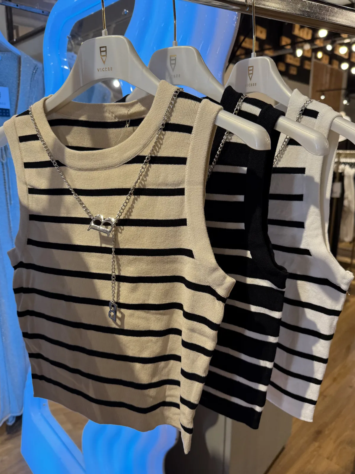 Best Top con catenina B Bluse & Top